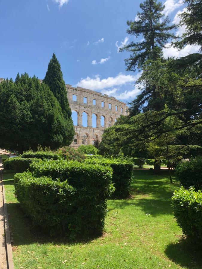 Magnolia Lägenhet Pula Exteriör bild